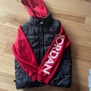Jordan puffer jacket with built in sleeves and hood. Zipper and pockets.